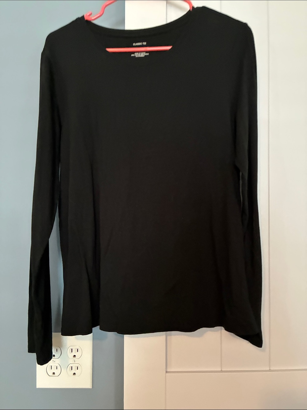Banana Republic Black Long-Sleeve Crewneck Tee